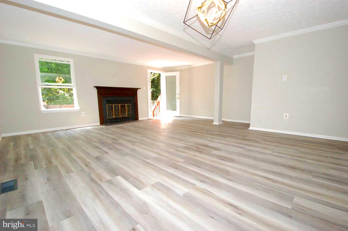 Photo 6 of 37 of 8013 Green Tree Ct townhome