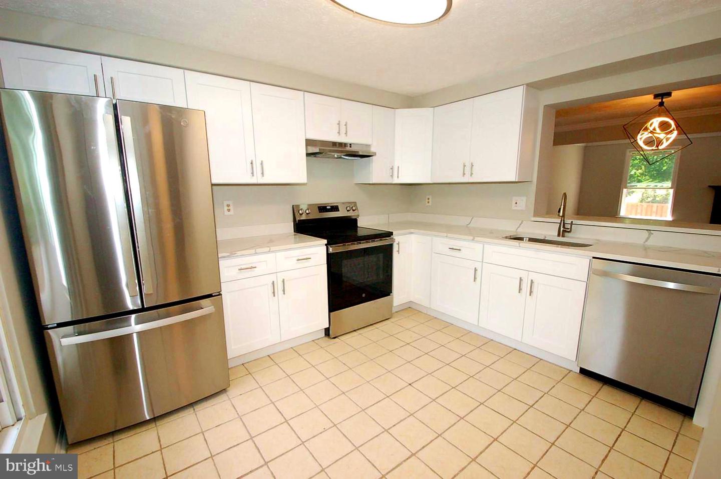 Photo 2 of 37 of 8013 Green Tree Ct townhome