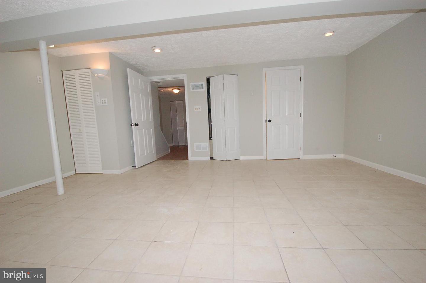 Photo 28 of 37 of 8013 Green Tree Ct townhome