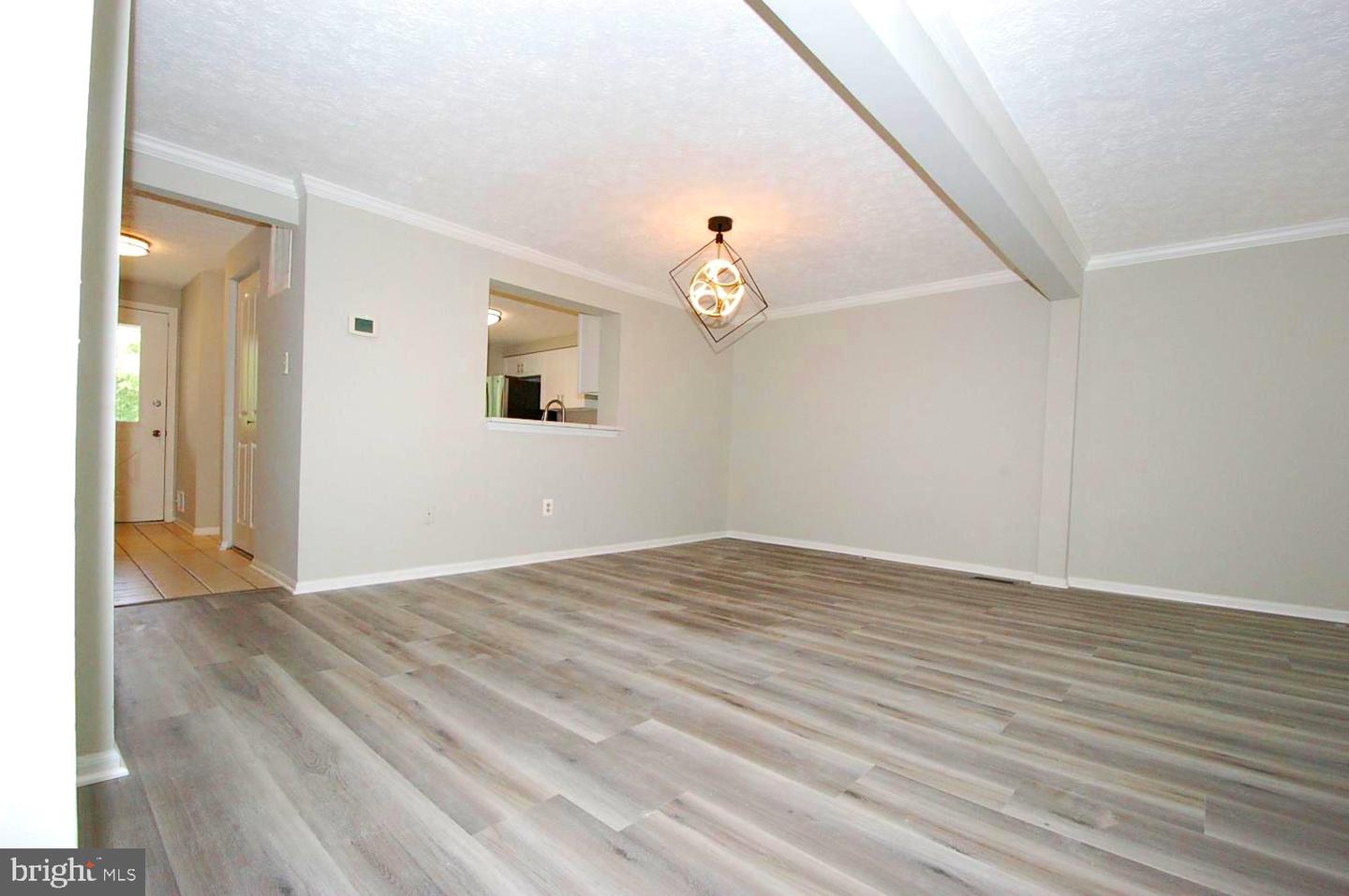 Photo 9 of 37 of 8013 Green Tree Ct townhome