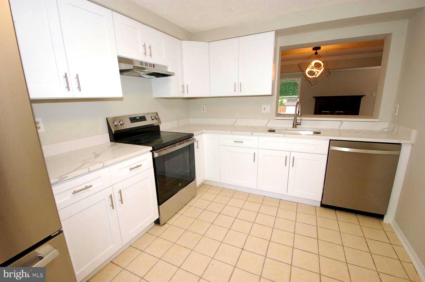 Photo 3 of 37 of 8013 Green Tree Ct townhome