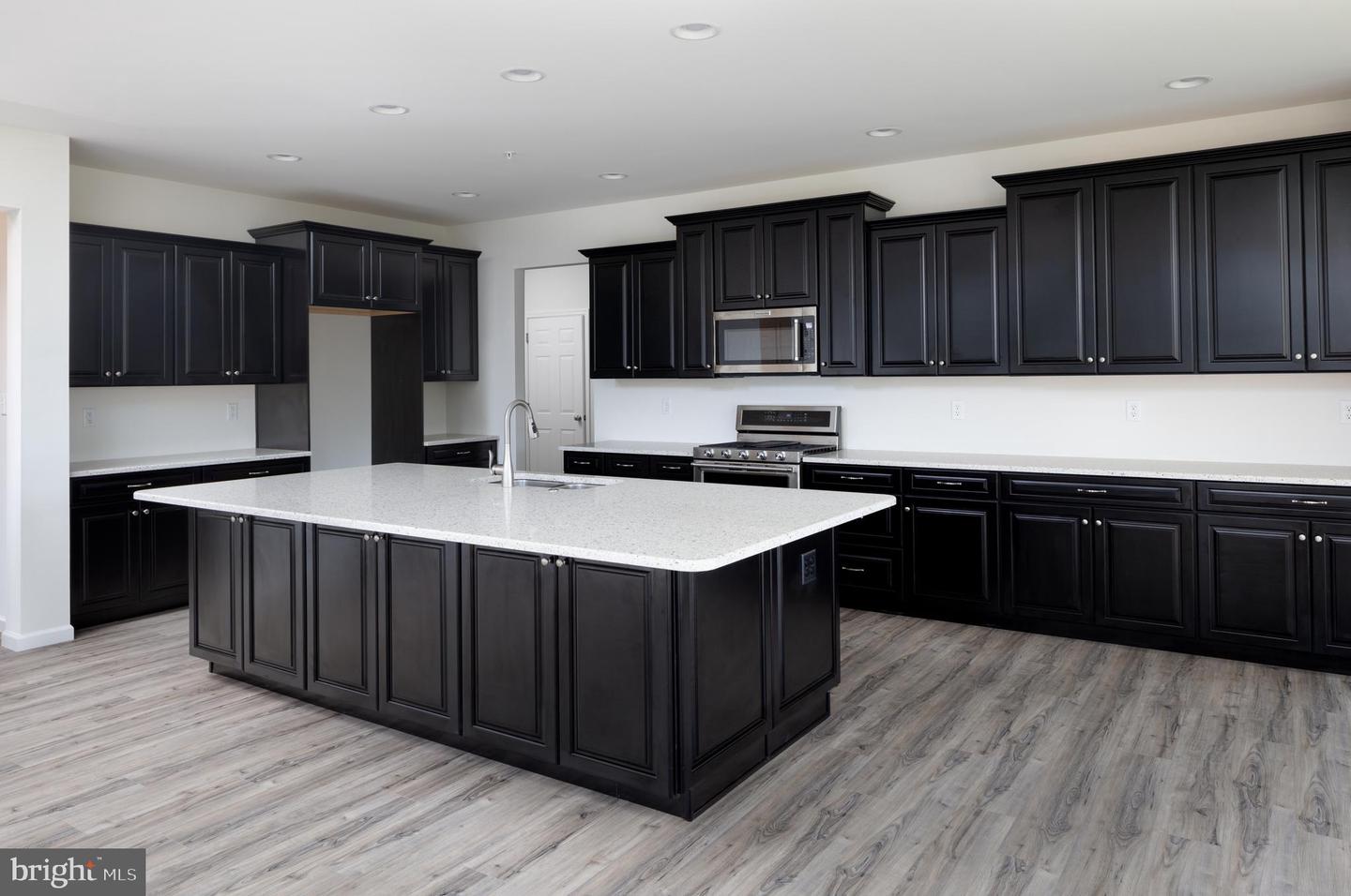 Photo 11 of 26 of 5200 Mountain View Rd #Devonshire house