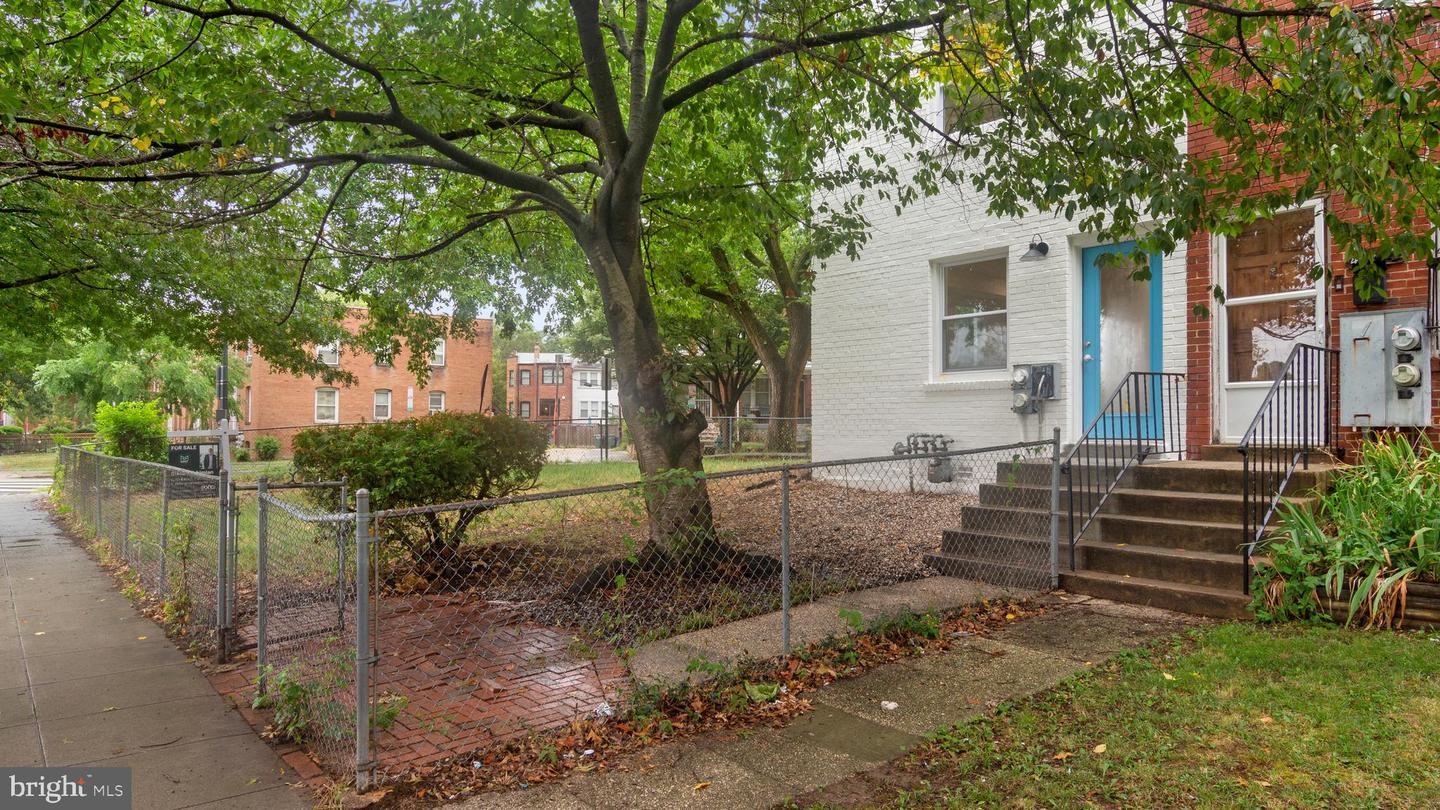 View Washington, DC 20002 townhome