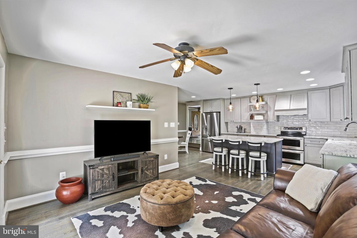 Photo 13 of 48 of 40349 Braddock Rd house