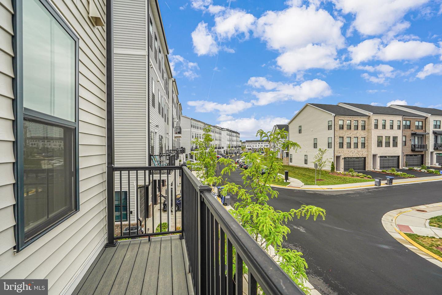 Photo 17 of 40 of 43196 Farringdon Sq townhome