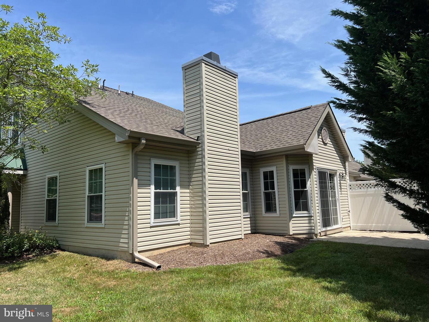 Photo 3 of 32 of 2 Brecht townhome