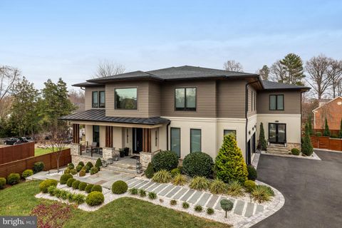 1549 Brookhaven Dr McLean VA 22101