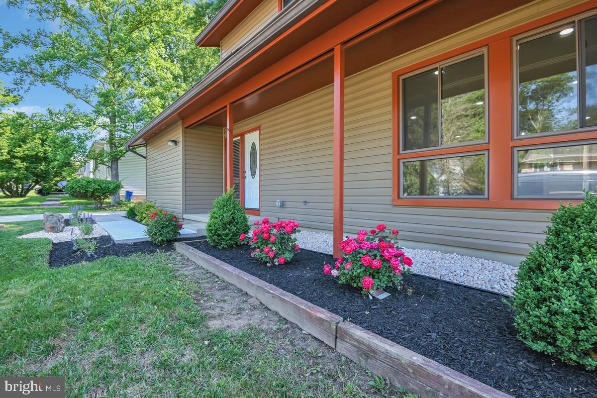 Photo 5 of 42 of 4103 Tiverton Rd house