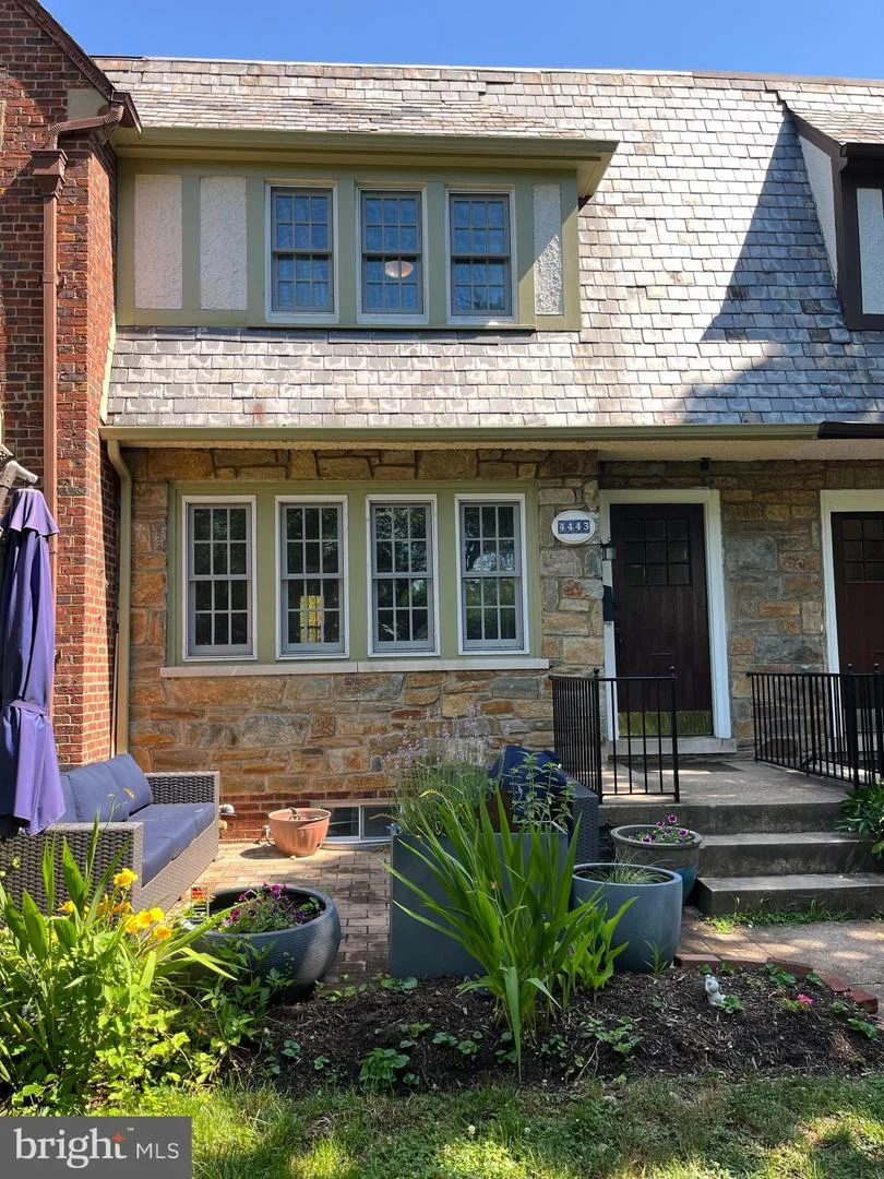 4443 Greenwich Parkway NW