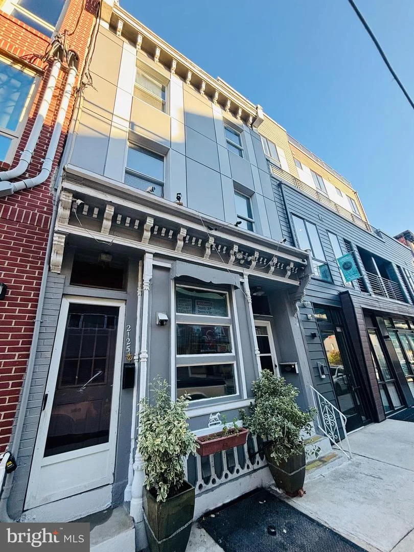 2125 N Front Street