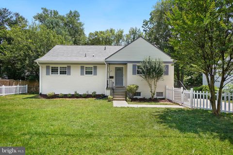 Single Family Residence in Falls Church VA 3053 Sleepy Hollow ROAD.jpg