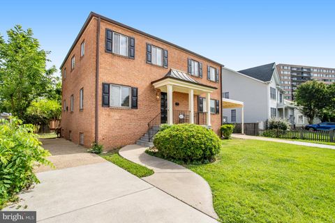 Single Family Residence in Arlington VA 611 19th STREET.jpg