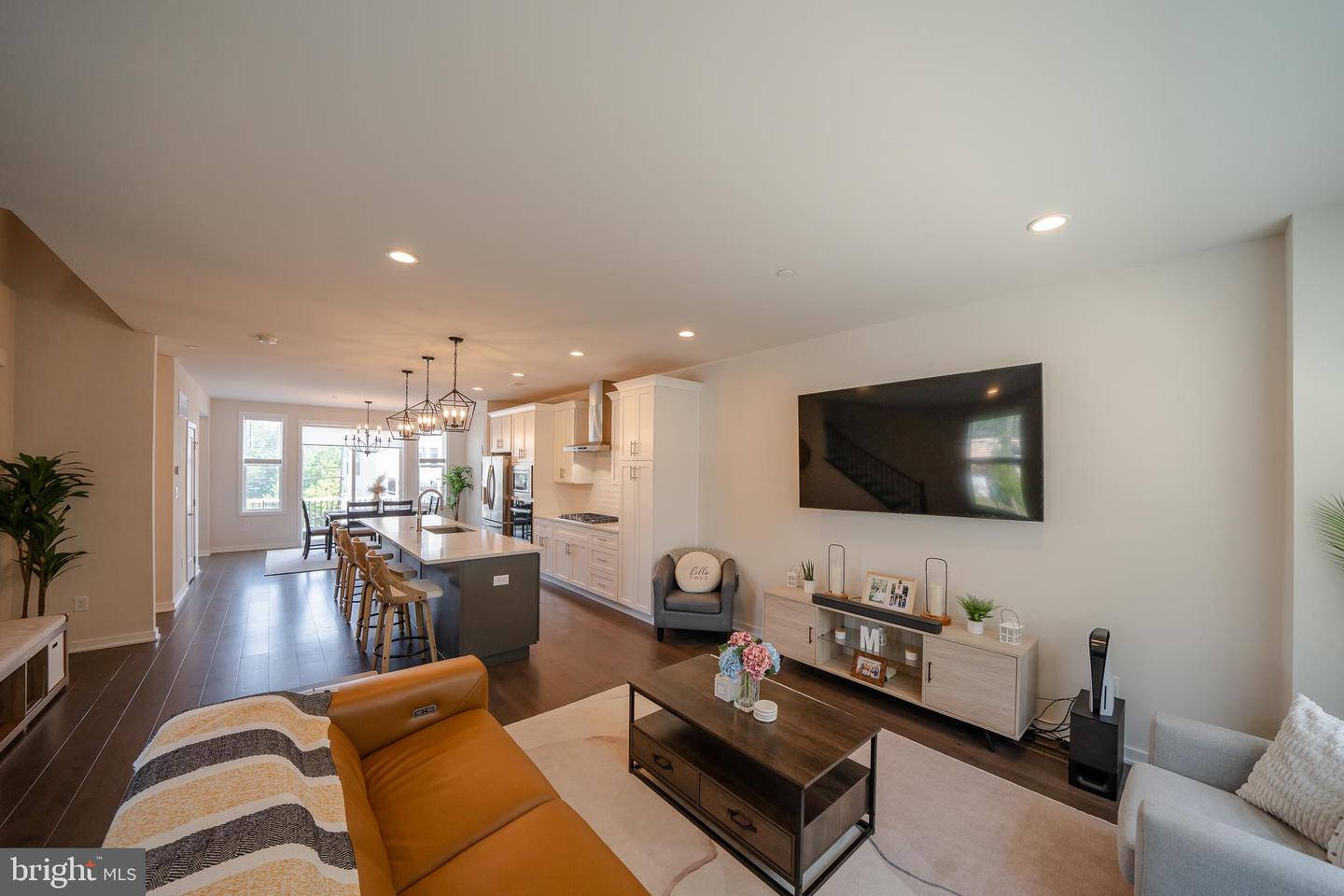 Photo 6 of 33 of 301 Star Tavern Ln townhome