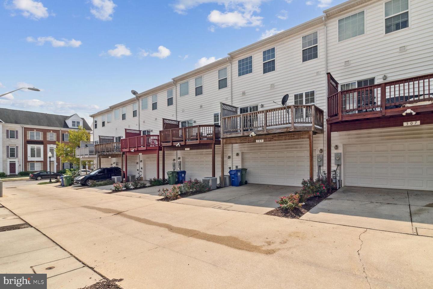 Photo 22 of 25 of 309 Parkin St townhome