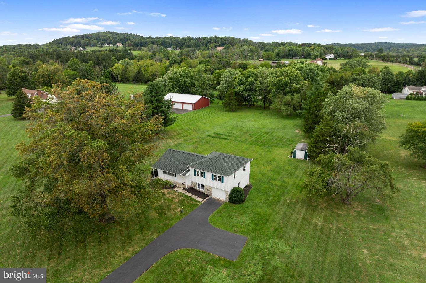Photo 5 of 36 of 1071 Larson Rd house