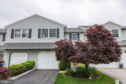 Townhouse in North Wales PA 112 Red Haven DRIVE.jpg