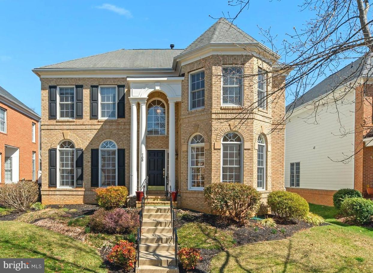 705 Hardwood Ln
