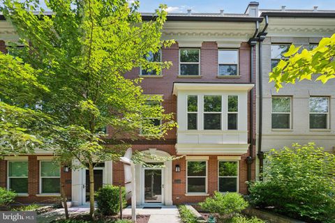 Townhouse in North Bethesda MD 10338 Grosvenor Pl.jpg