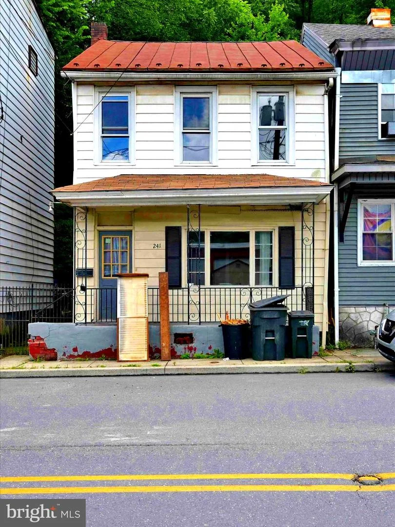 241 Peacock Street