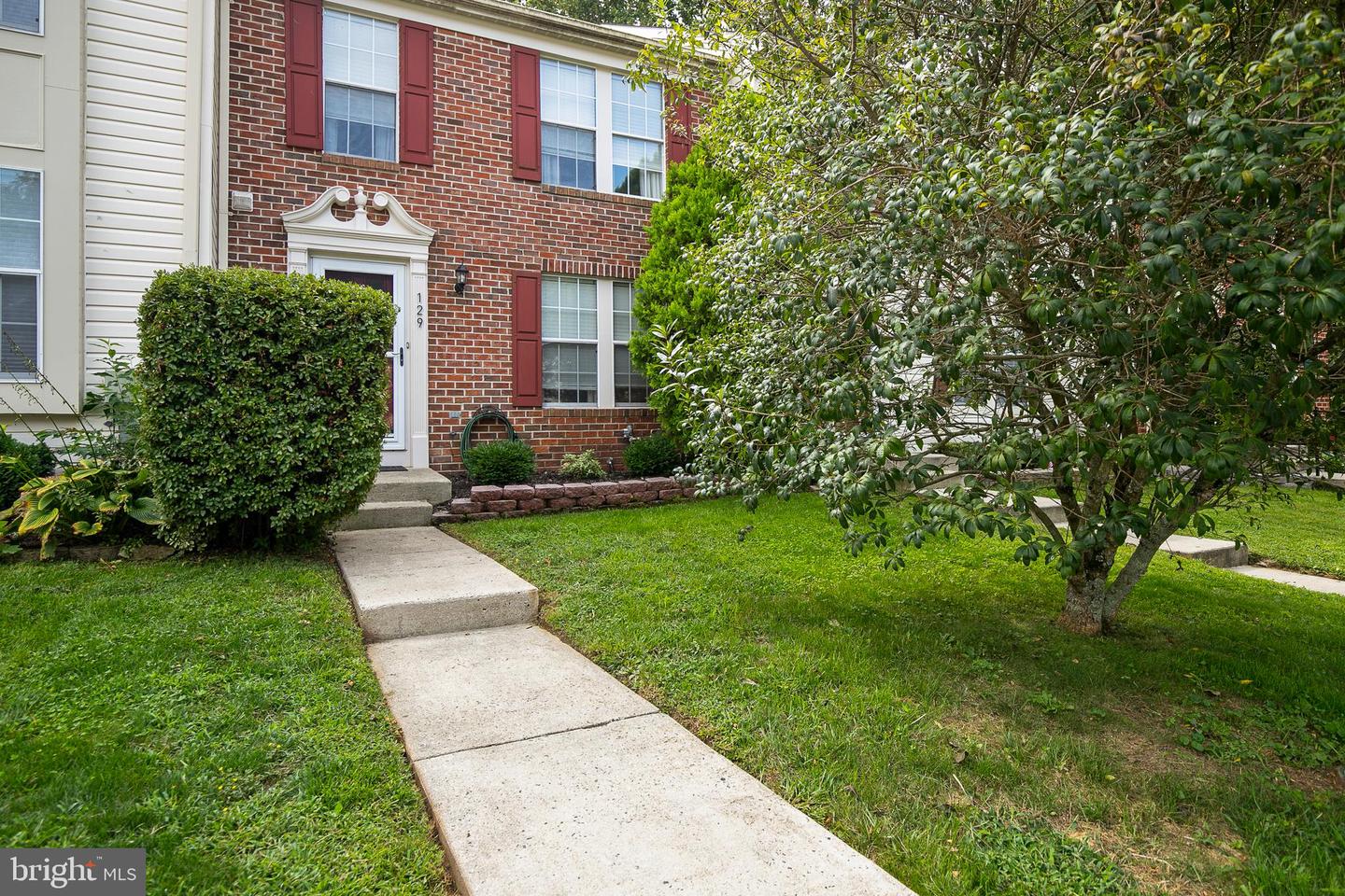 Photo 3 of 31 of 129 Paden Ct townhome