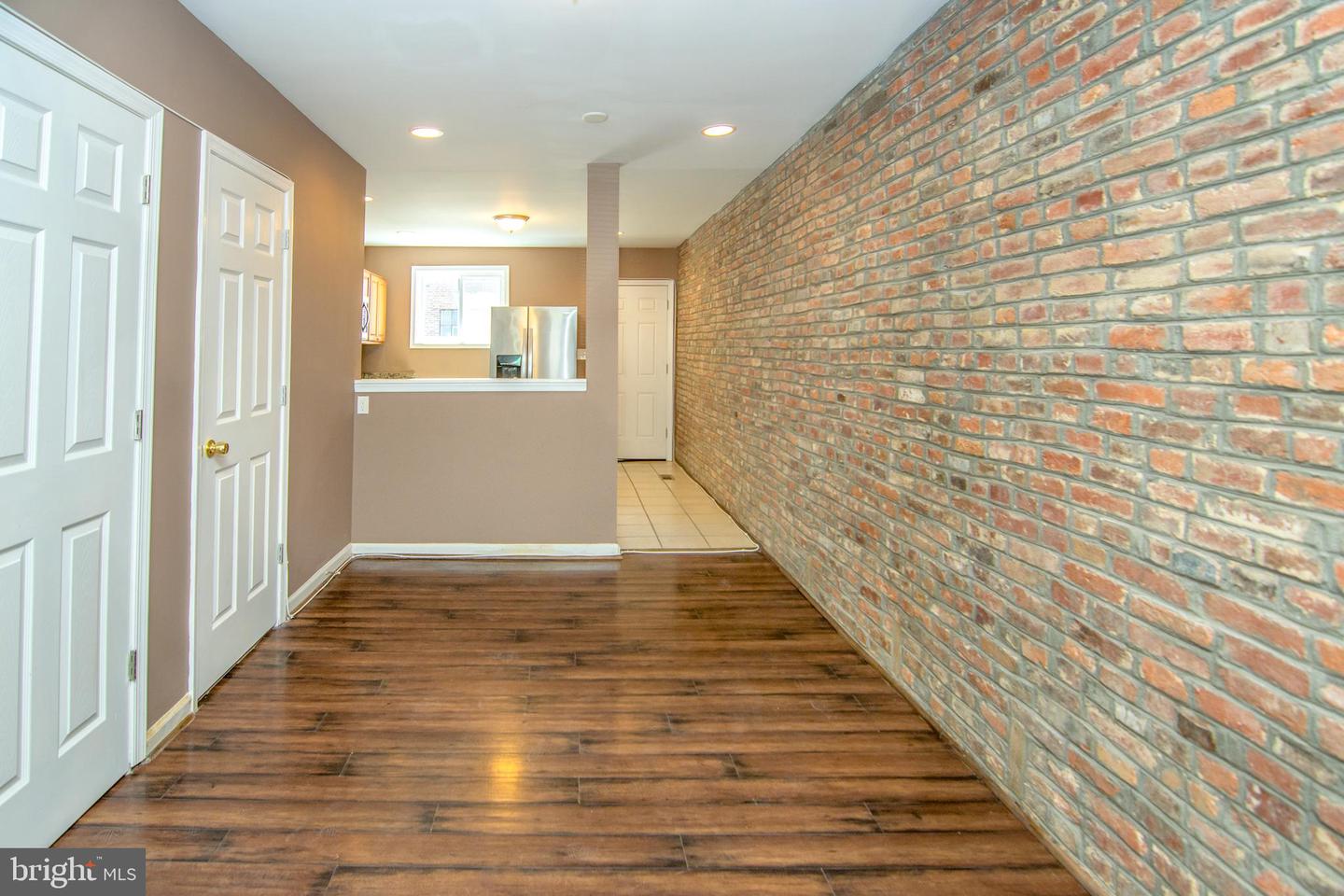 Photo 5 of 20 of 1306 S Carey St townhome