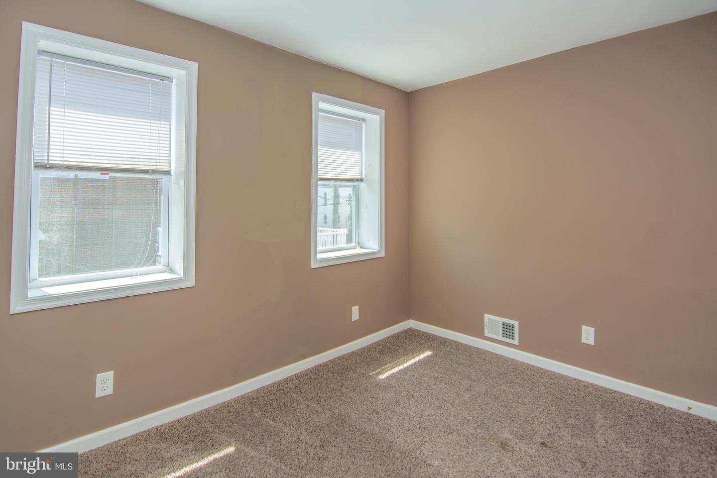 Photo 9 of 20 of 1306 S Carey St townhome
