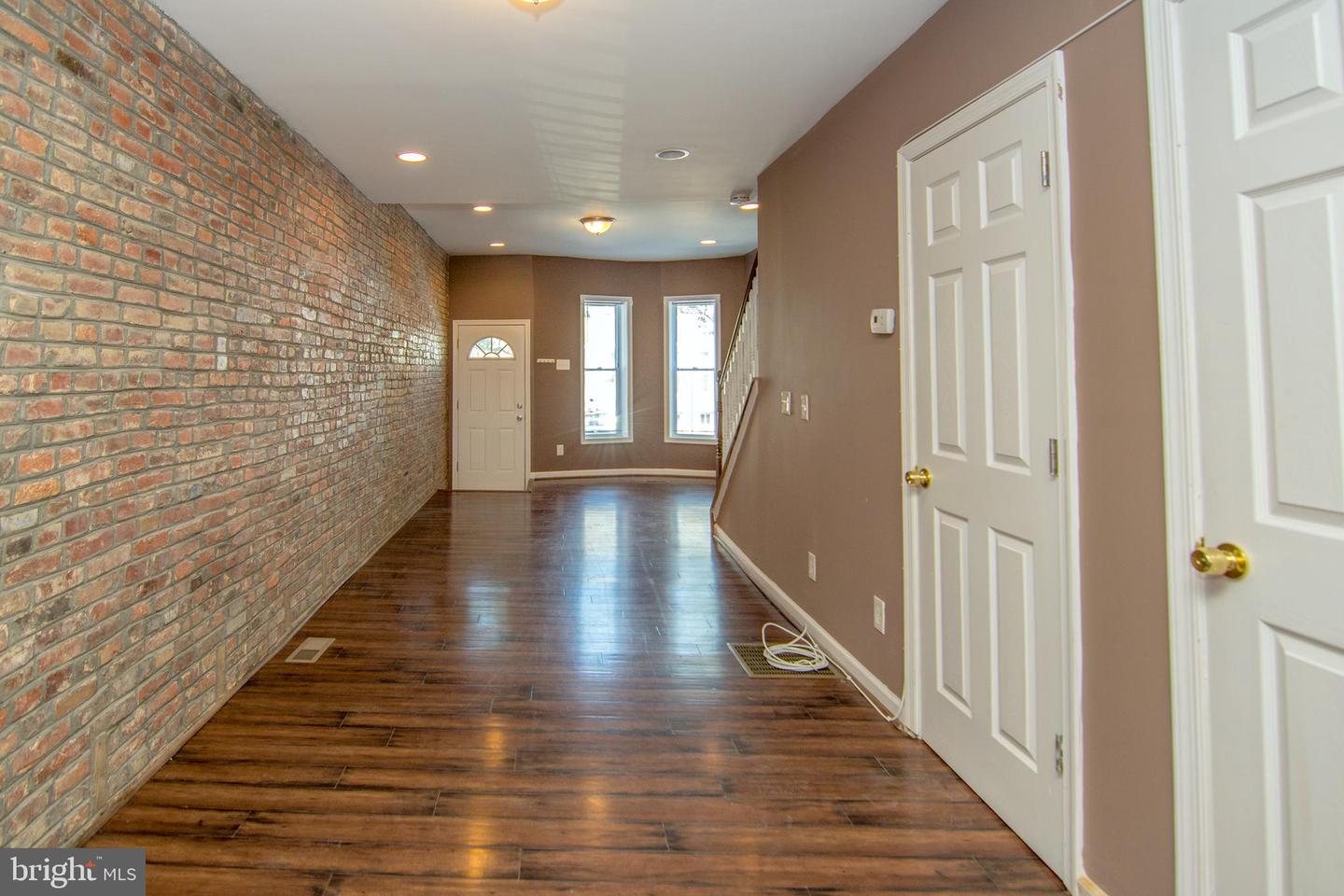 Photo 4 of 20 of 1306 S Carey St townhome