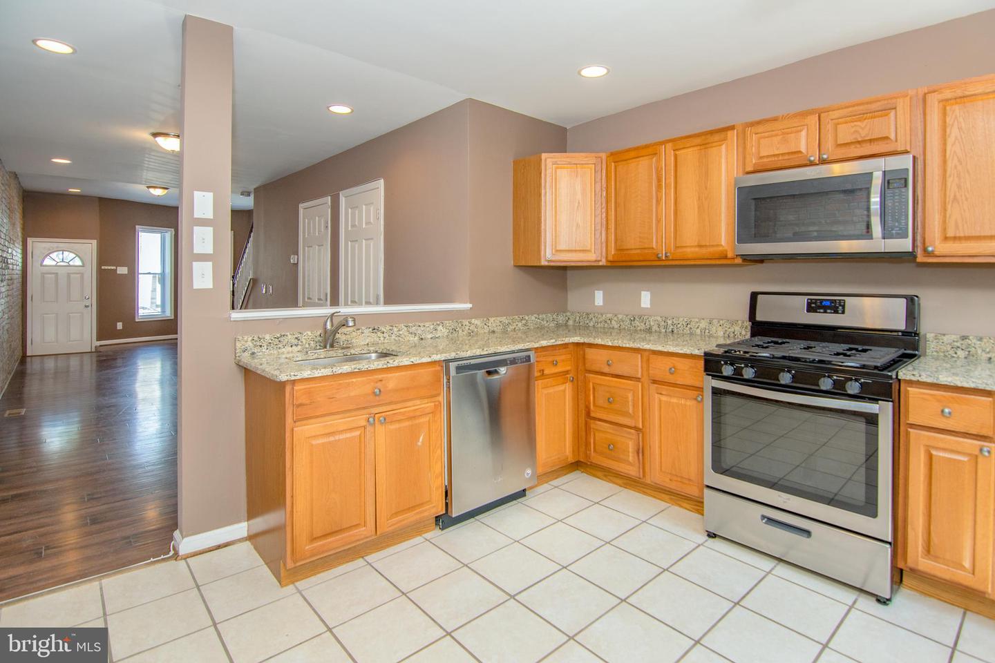 Photo 7 of 20 of 1306 S Carey St townhome
