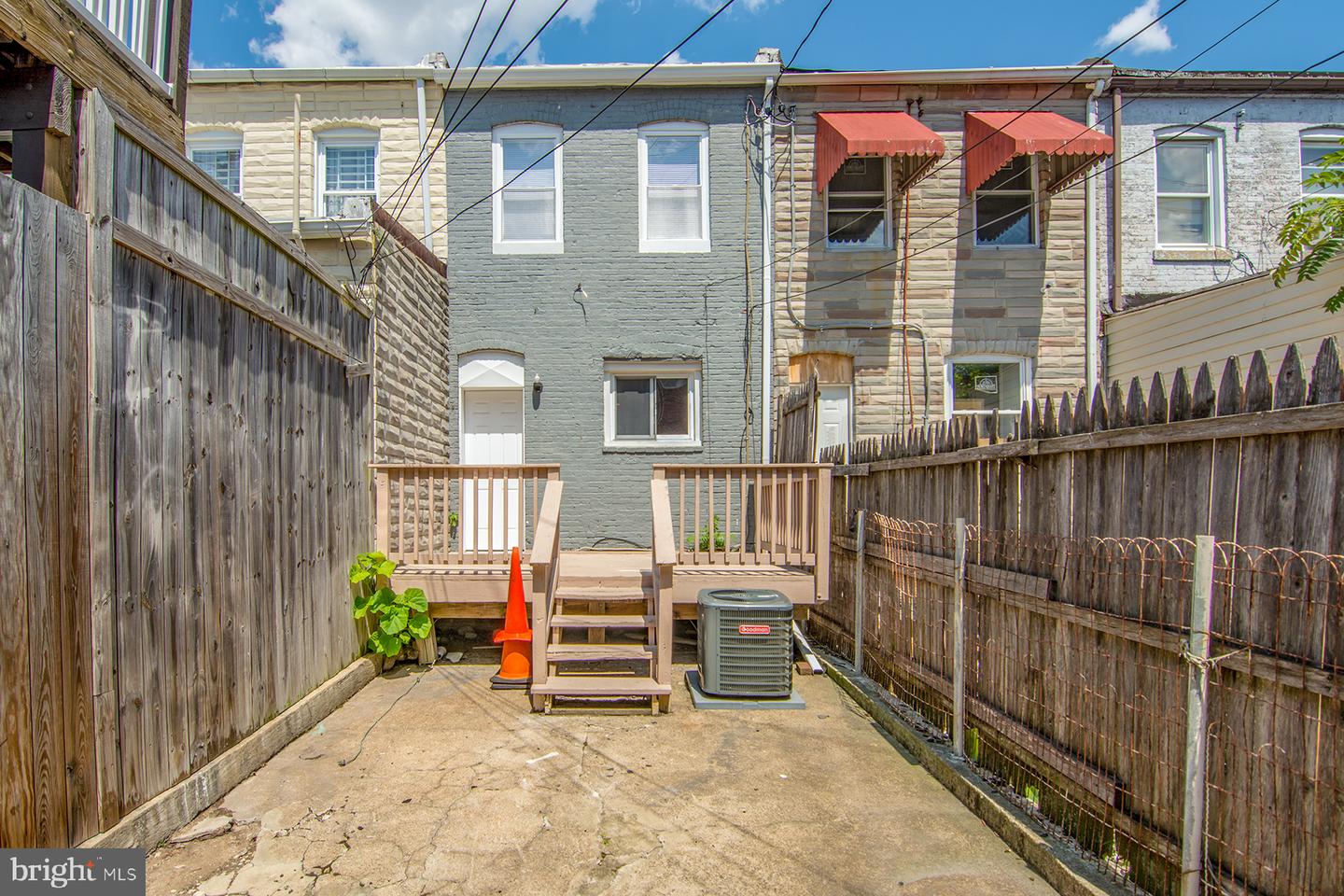 Photo 20 of 20 of 1306 S Carey St townhome