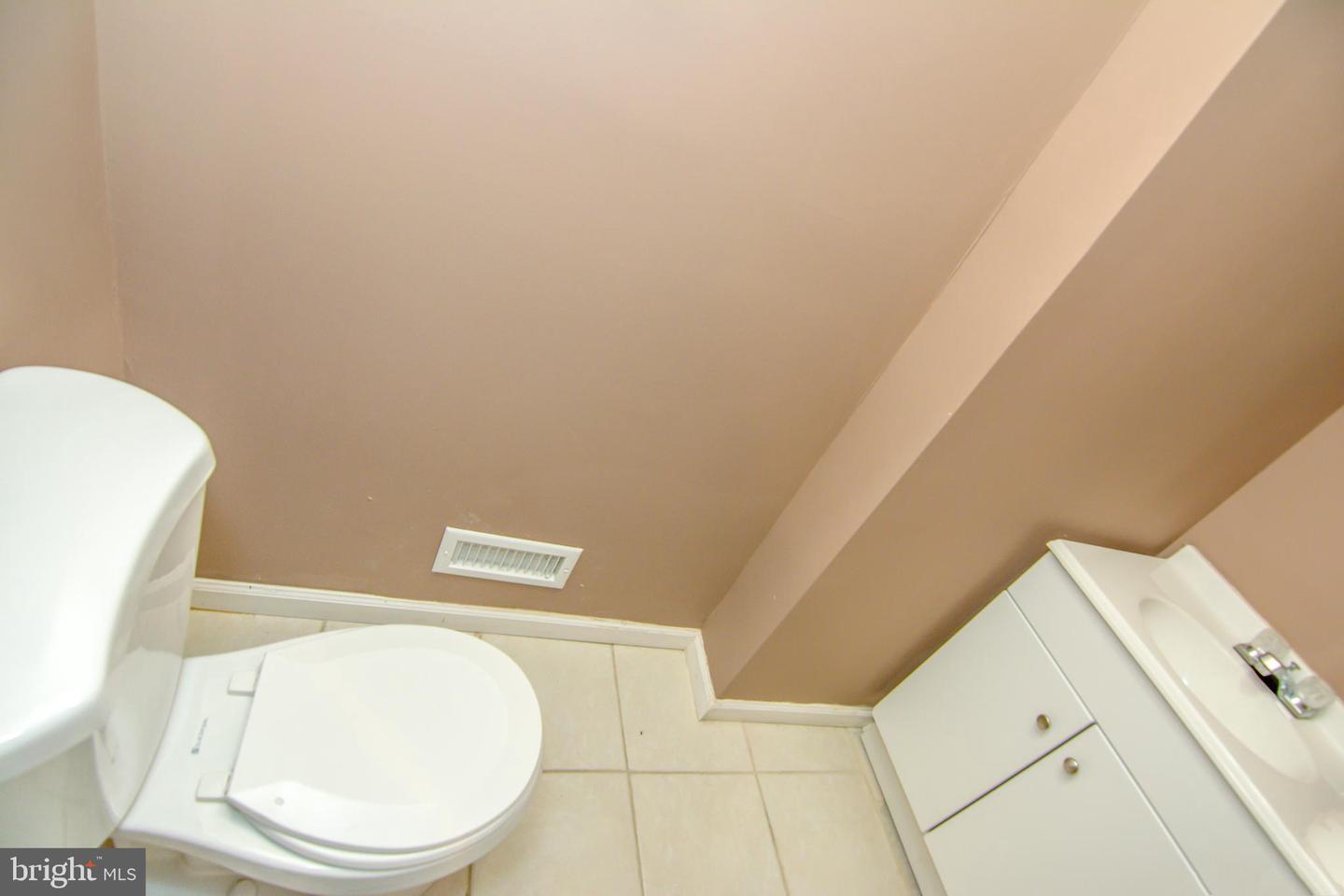 Photo 8 of 20 of 1306 S Carey St townhome