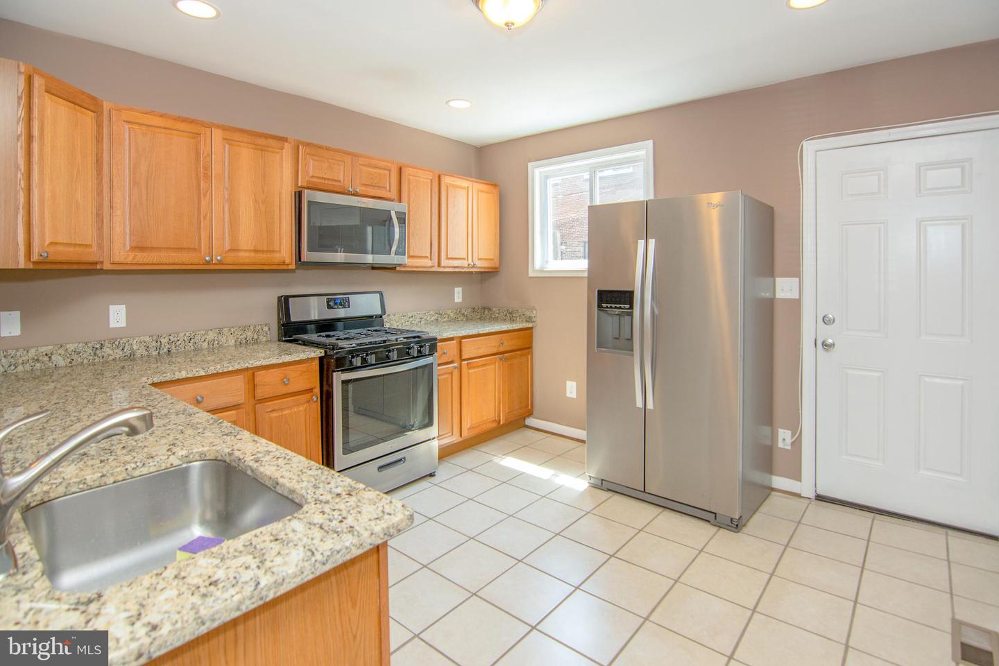 Photo 6 of 20 of 1306 S Carey St townhome