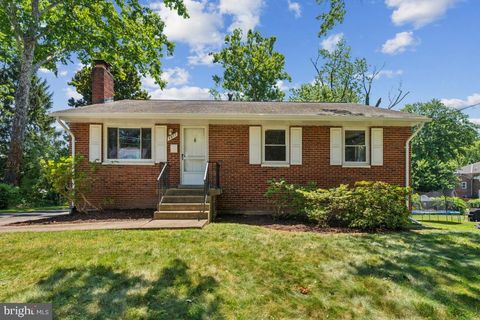 Single Family Residence in Annandale VA 4911 Bristow DRIVE.jpg