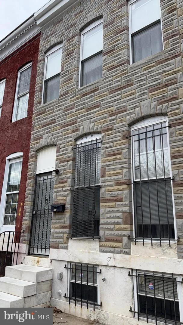 2586 W Fayette Street