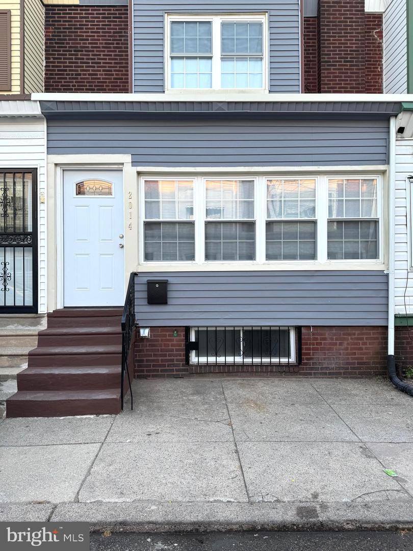 View Philadelphia, PA 19145 townhome