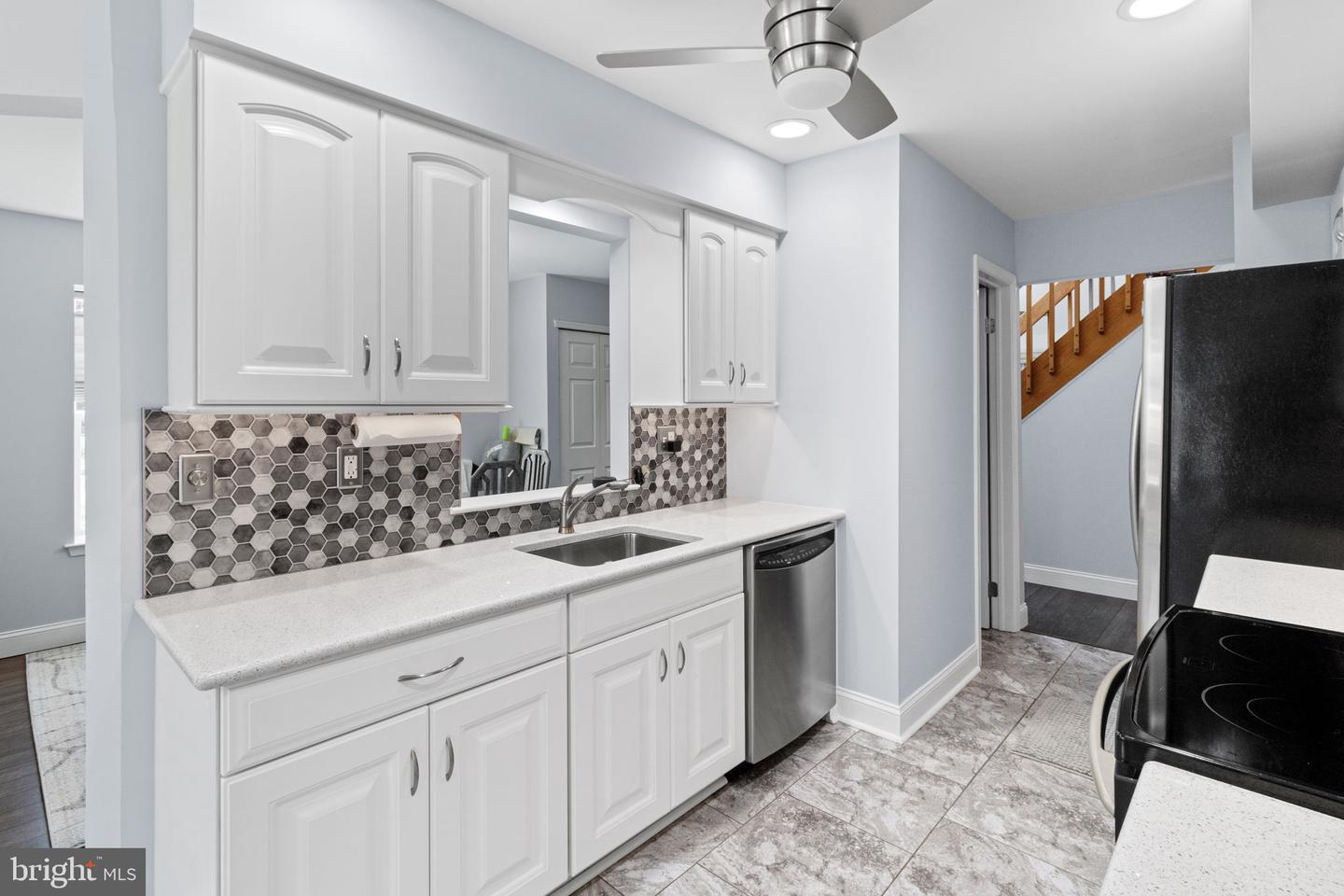 Photo 3 of 31 of 6-H Brookline Ct townhome