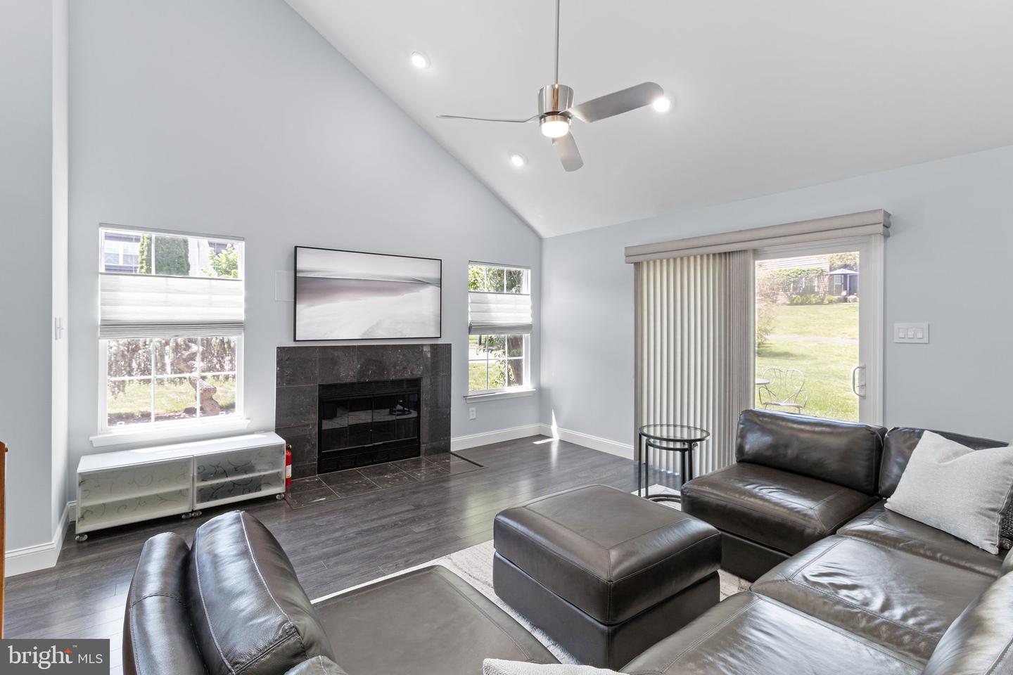 Photo 9 of 31 of 6-H Brookline Ct townhome