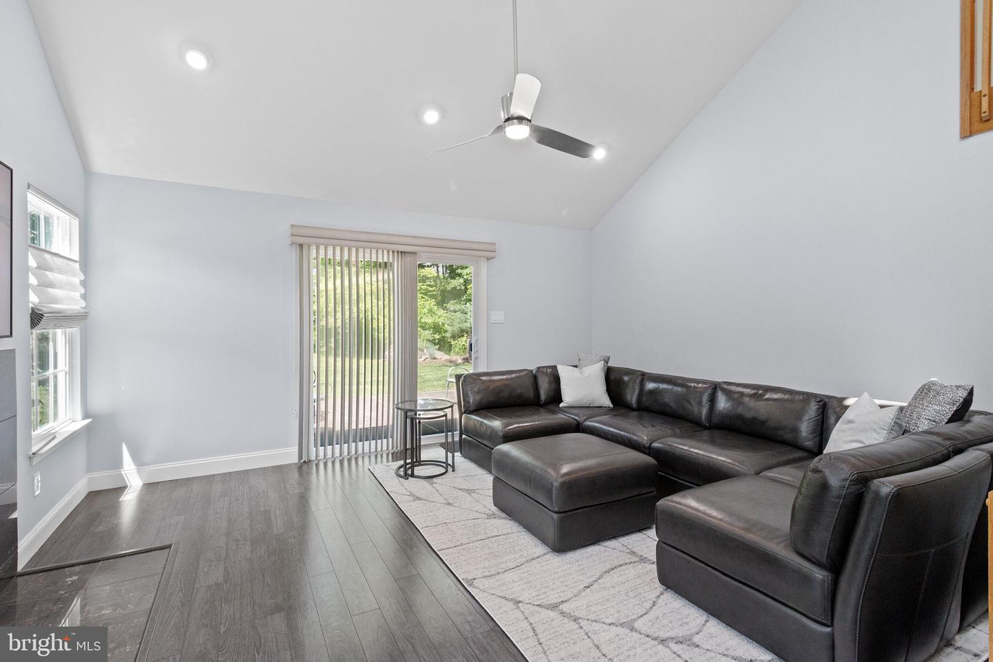 Photo 10 of 31 of 6-H Brookline Ct townhome