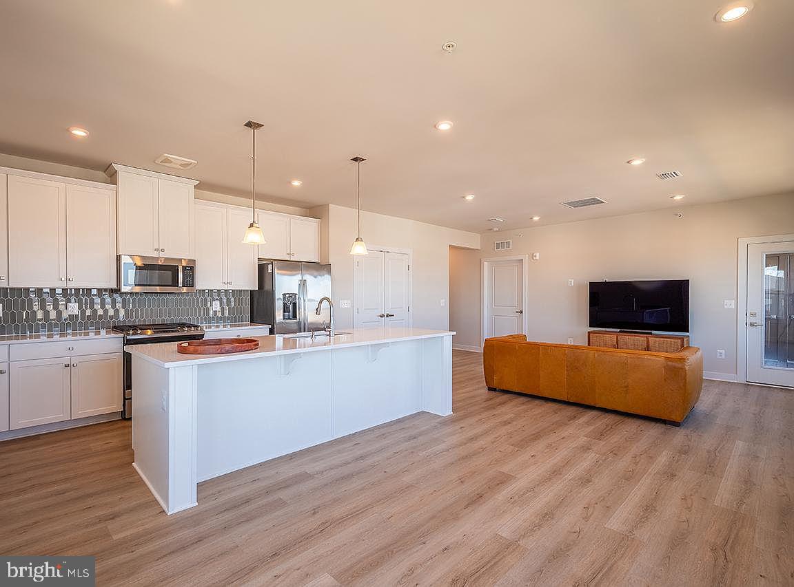 Photo 6 of 20 of 46294 Mount Milstead Ter #404 condo