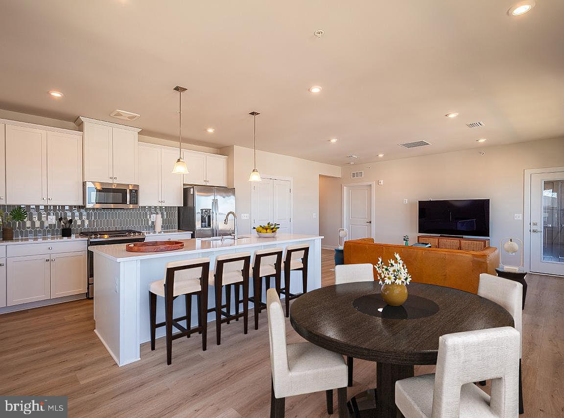 Photo 3 of 20 of 46294 Mount Milstead Ter #404 condo