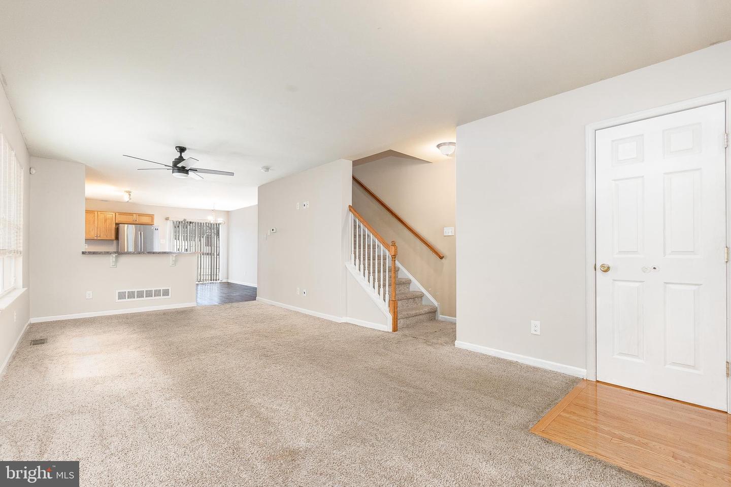 Photo 4 of 31 of 258 Davis Ave multi-family property