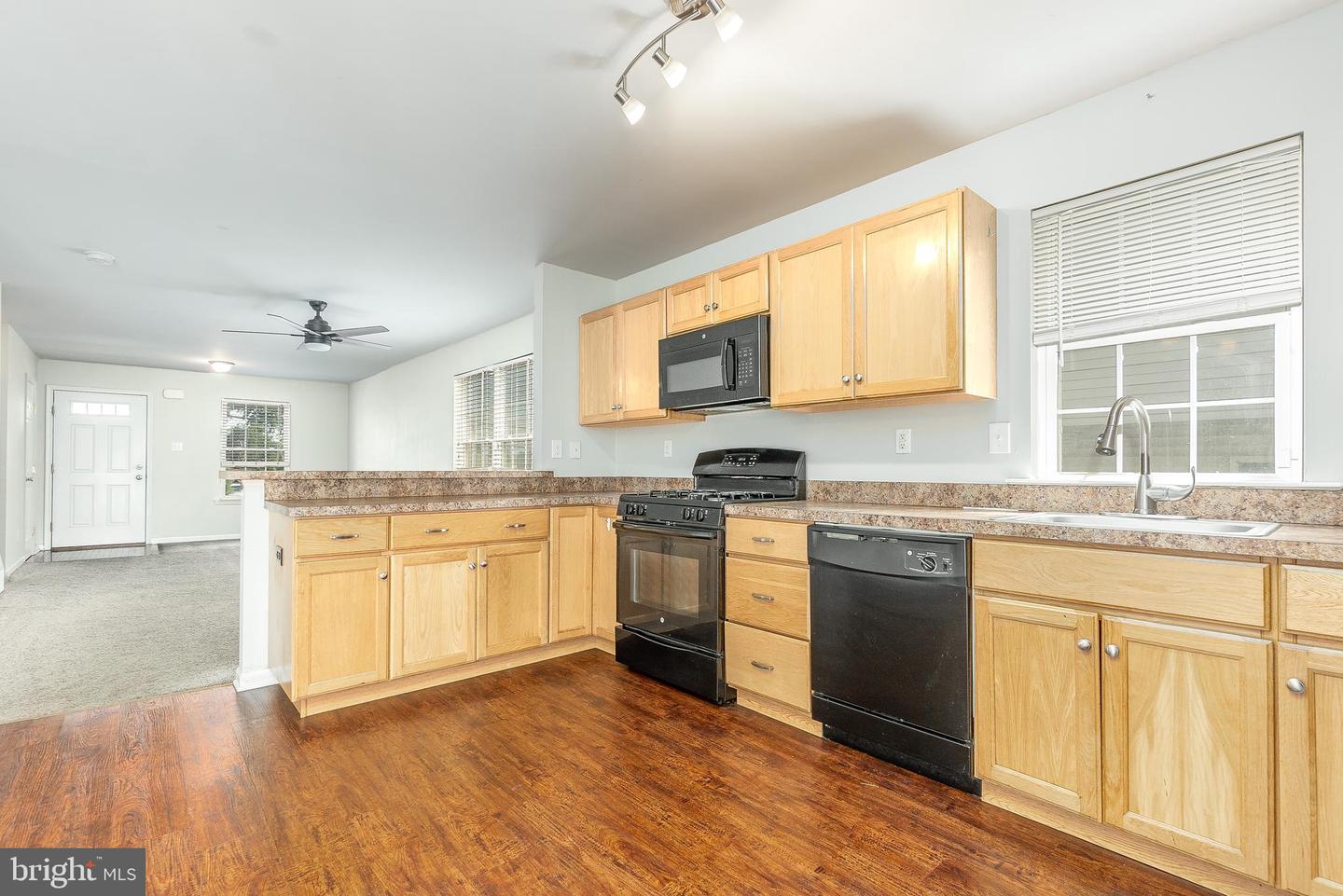 Photo 9 of 31 of 258 Davis Ave multi-family property