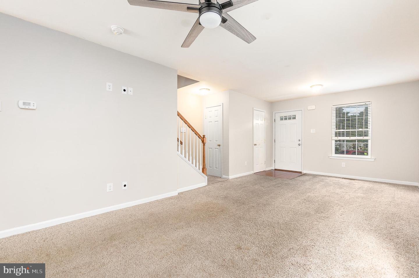 Photo 5 of 31 of 258 Davis Ave multi-family property