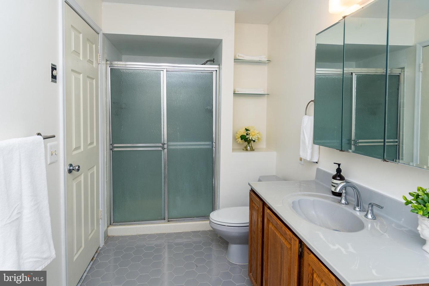 Photo 19 of 26 of 65 E Shrewsbury Pl townhome