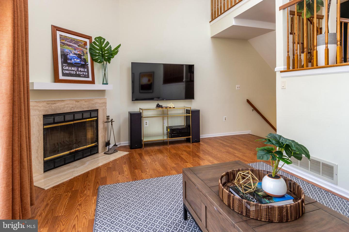 Photo 3 of 26 of 65 E Shrewsbury Pl townhome