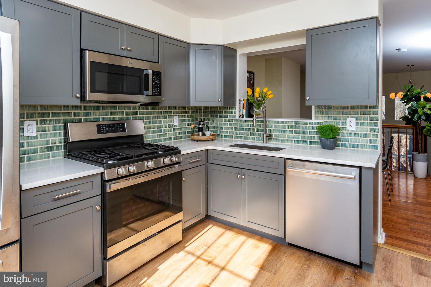 Photo 14 of 26 of 65 E Shrewsbury Pl townhome