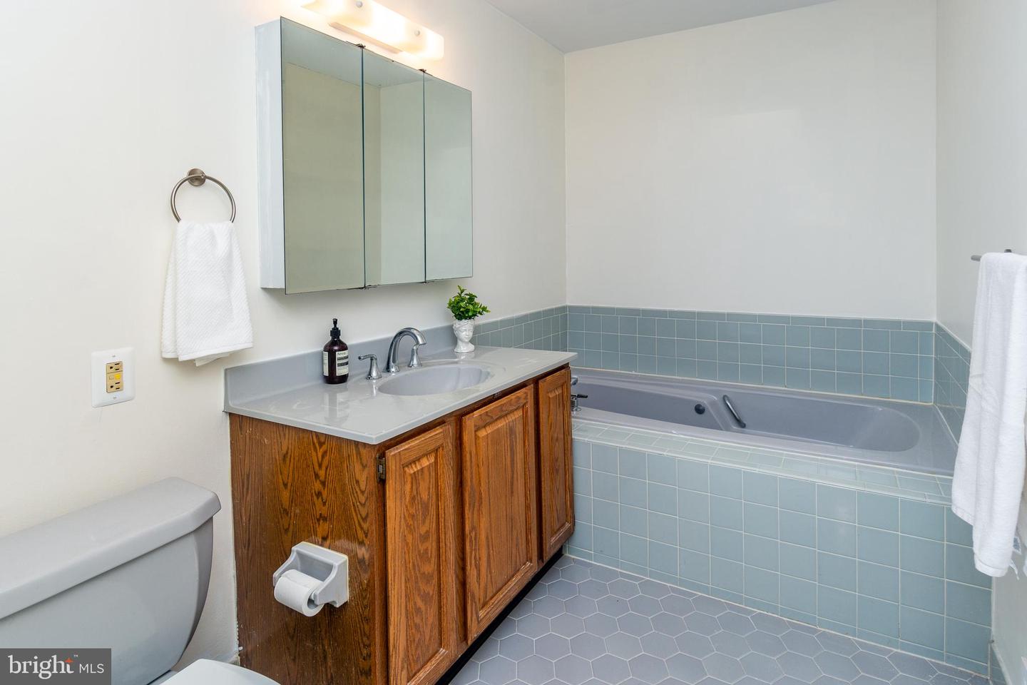 Photo 18 of 26 of 65 E Shrewsbury Pl townhome
