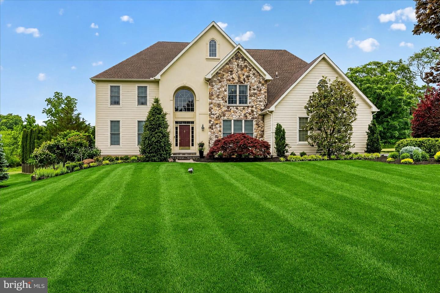 104 Whisper Wood Ct