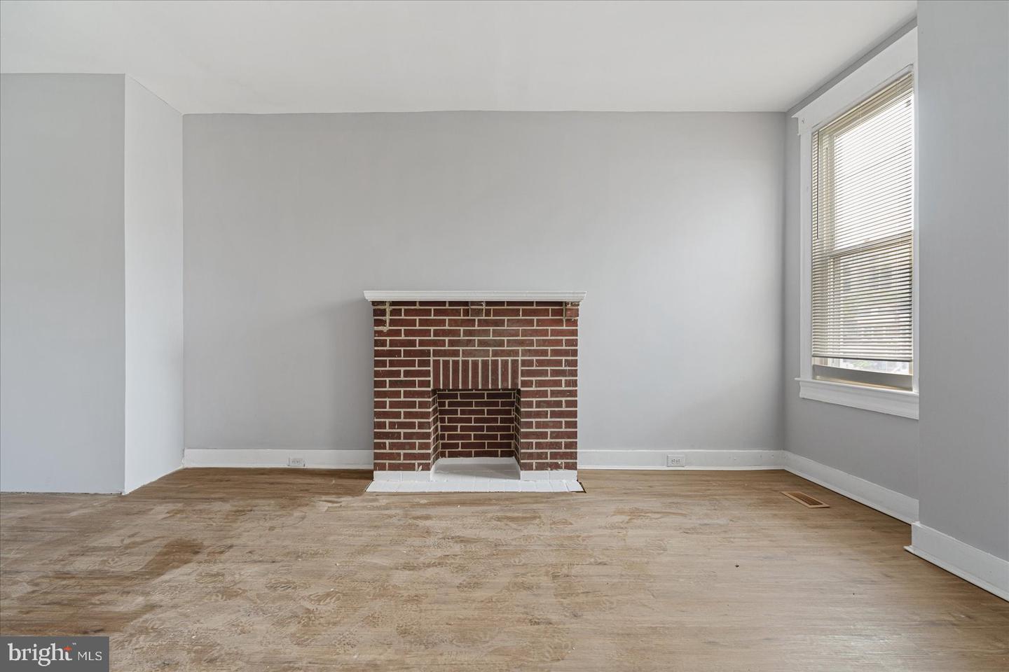 Photo 6 of 27 of 3720 Edmondson Ave townhome