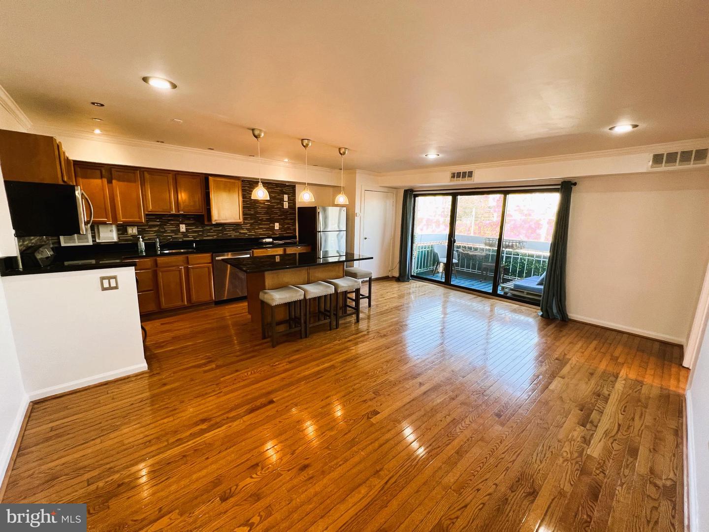 View Falls Church, VA 22041 condo