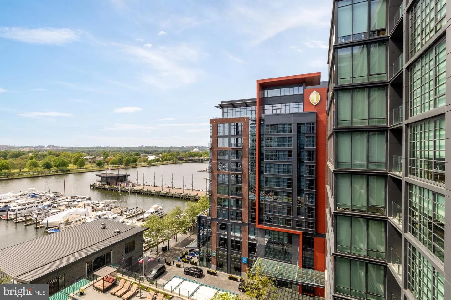45 Sutton Square Sq SW Unit 906